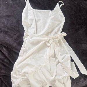 Elegant White Sleeveless Dress